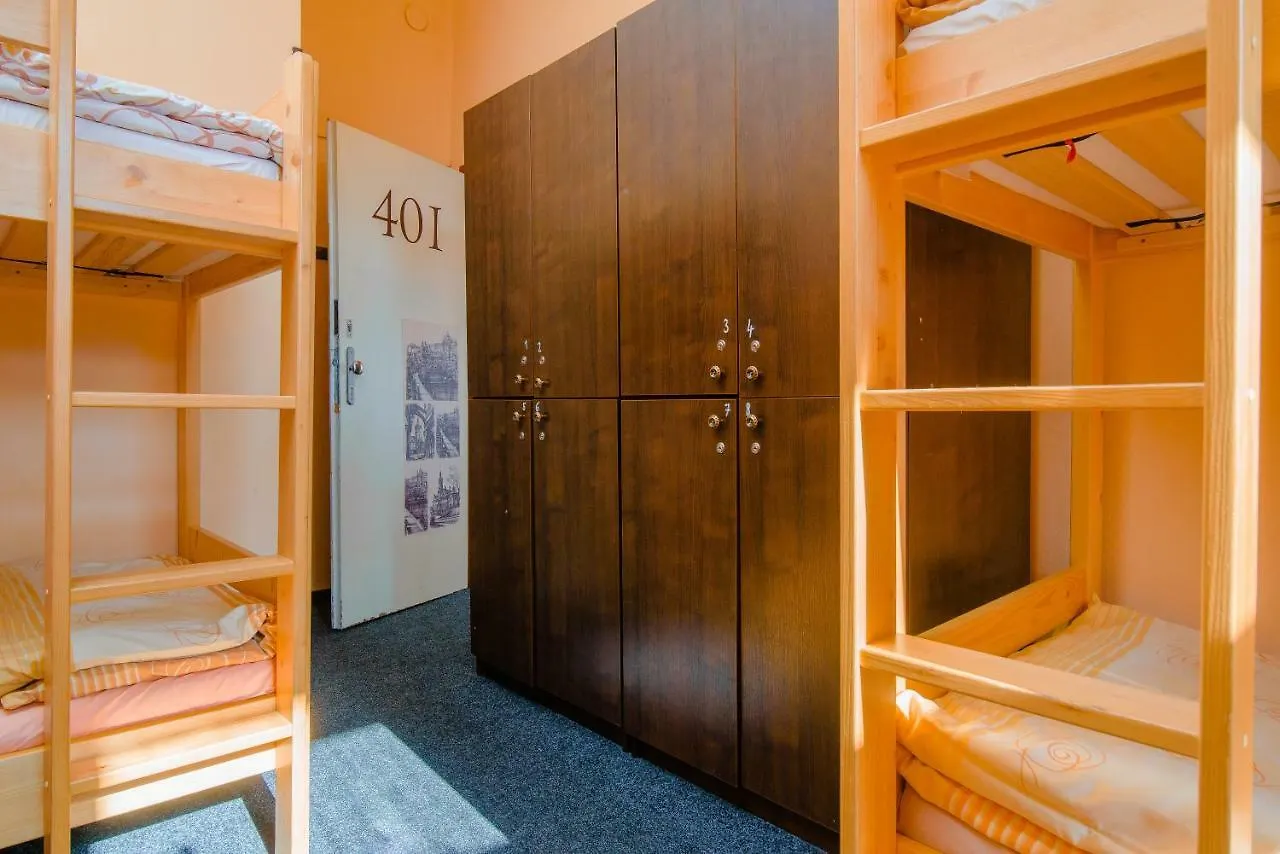 Best Spot Hostel プラハ 0*,