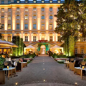 The Grand - The Leading Of The World Praag